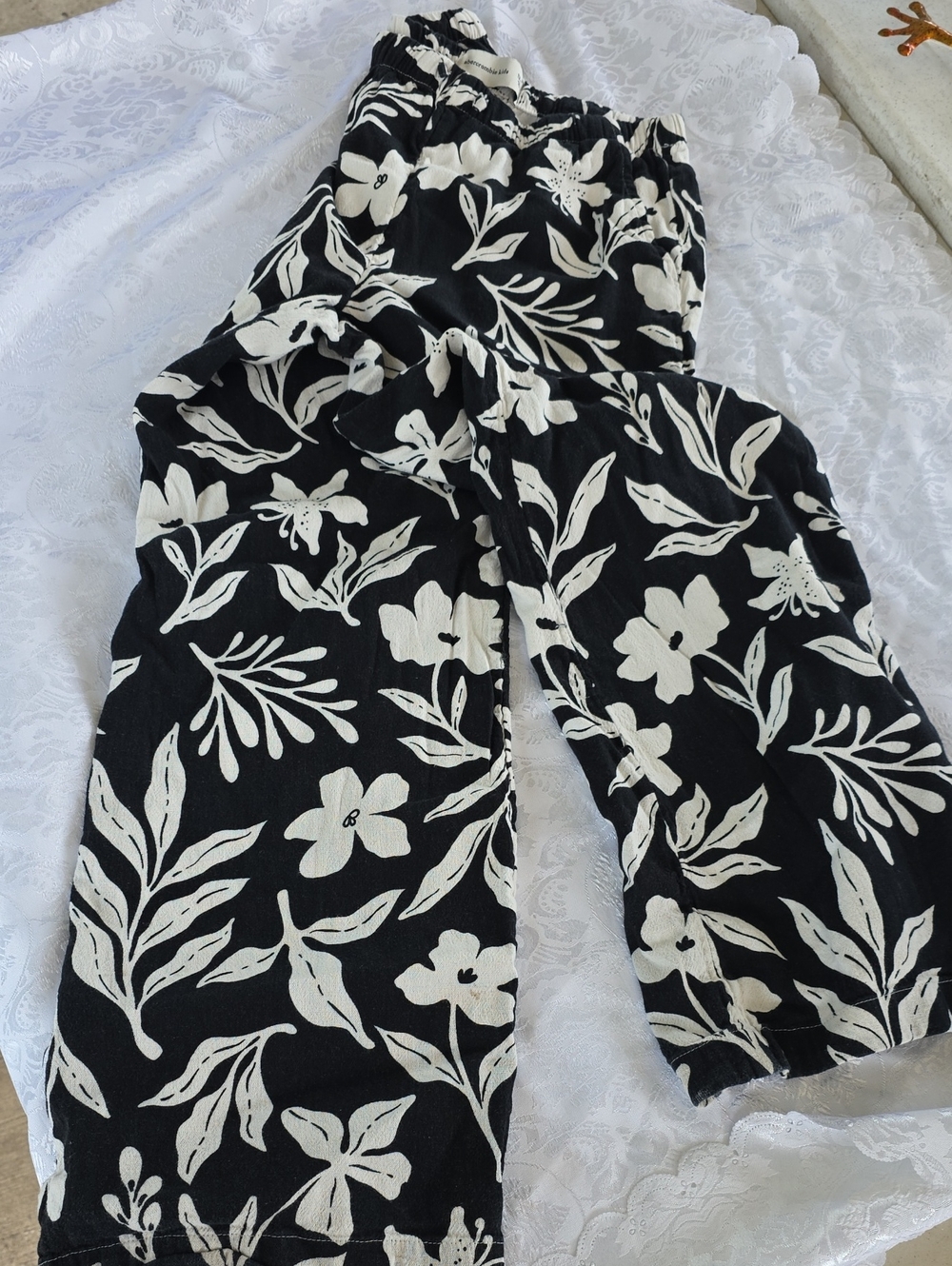 abercrombie kids Black & White Wide-Leg Floral Pants